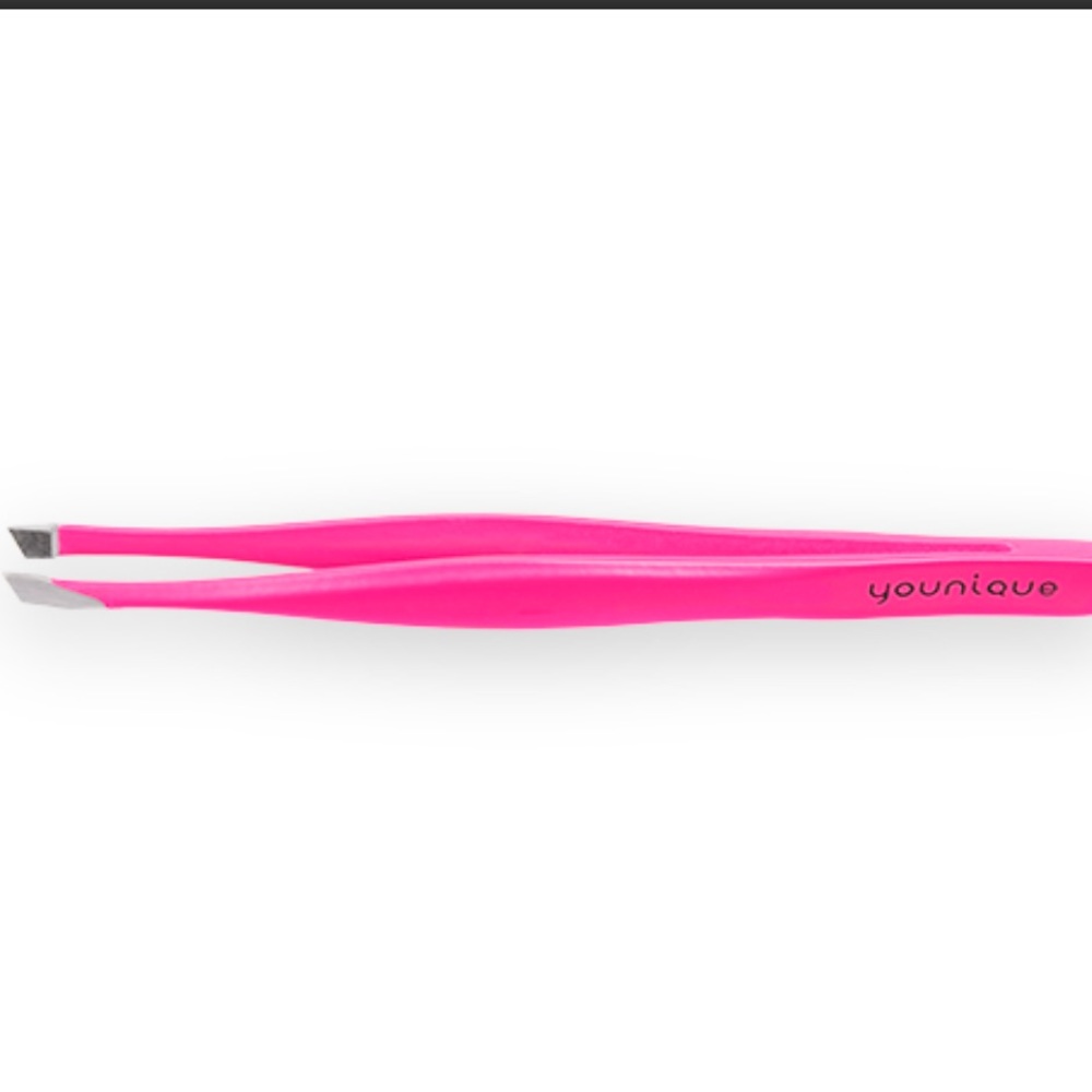 Younique tweezers